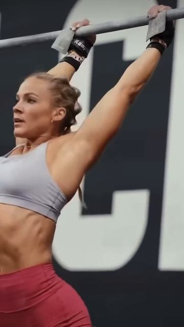 SEE THE SOLID FORM ON THESE! CrossFit athlete Rachael Clousing!