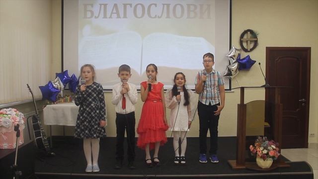 Он любит меня