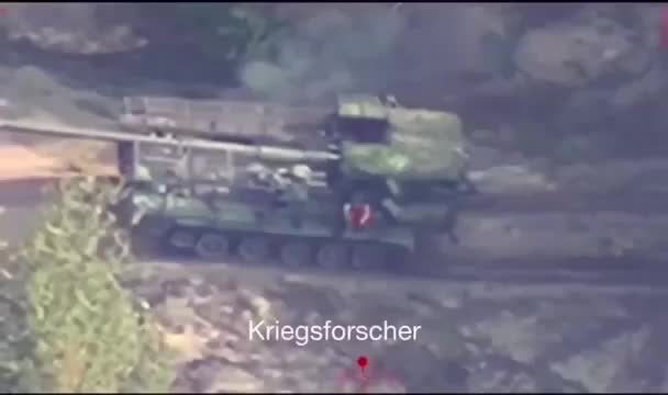 Северокорейская САУ M-1989 "Koksan" на Купянском направлении. Снимает её украинский дрон.