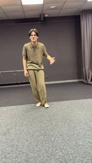 Арсений Царёв,17 лет,г.Кострома
Песня "Я встретил девушку"
