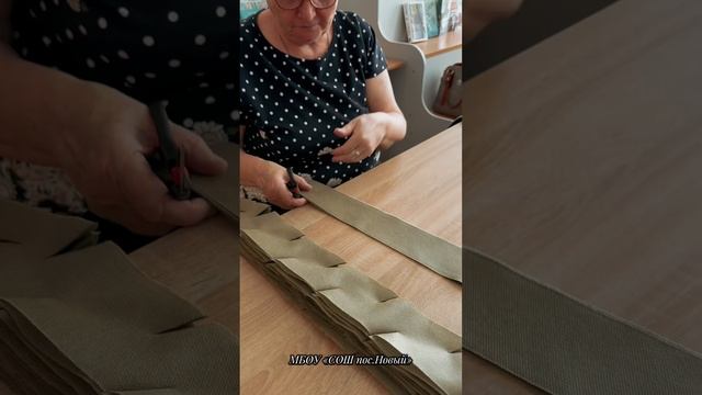 Наши волонтеры посетили мастер-класс по плетению сеток для бойцов СВО в Доме культуры пос.Новый.