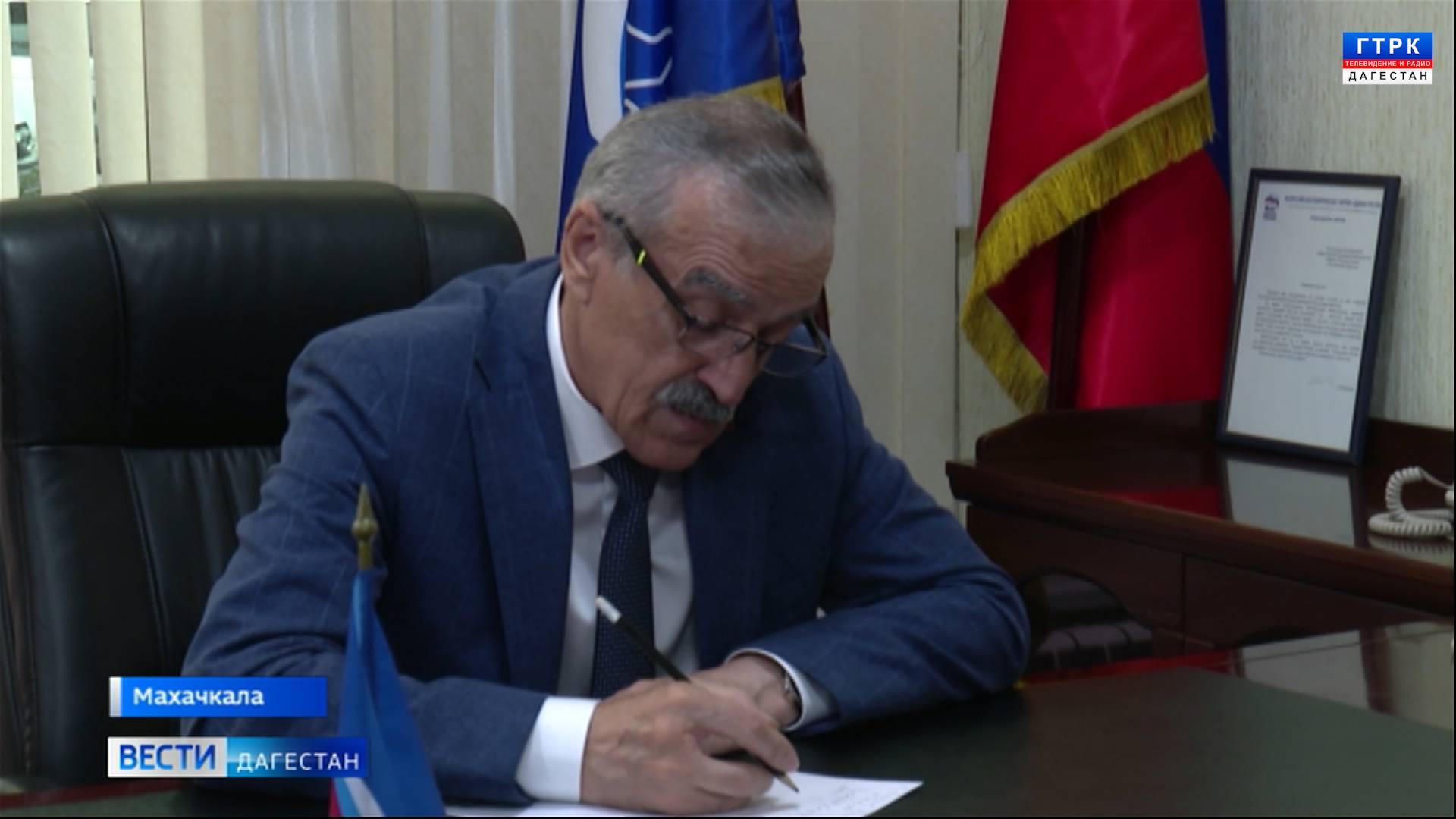 Депутат Государственной Думы Нурбаганд Нурбагандов провел приём граждан в Махачкале