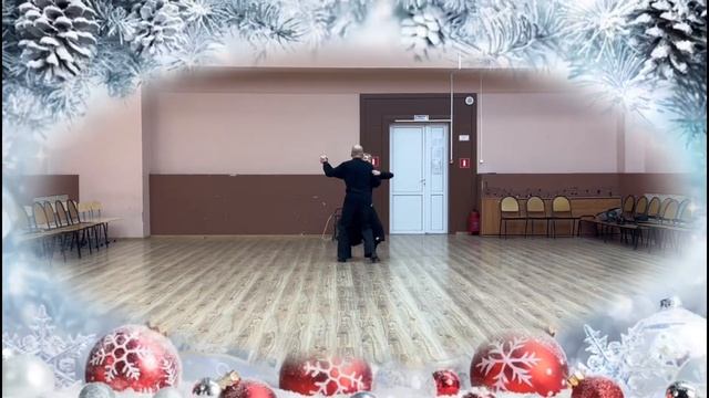 Танцуют пенсионеры. Праздники-не повод прекращать тре