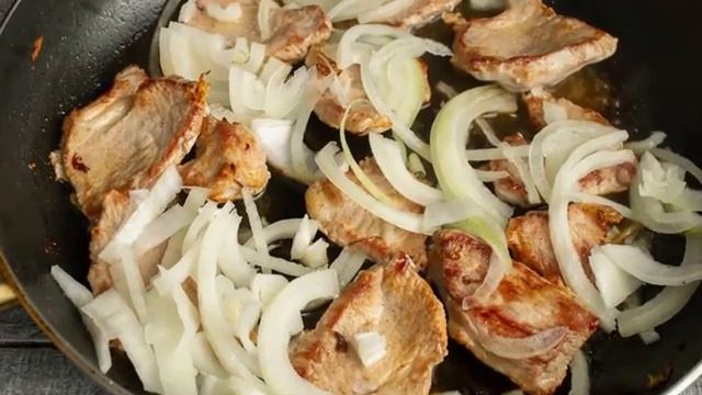Невероятно вкусное Мясо с грибами на сковороде. Пошаговый рецепт приготовления