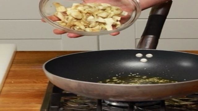 Баклажаны, фаршированные помидорами и сыром
