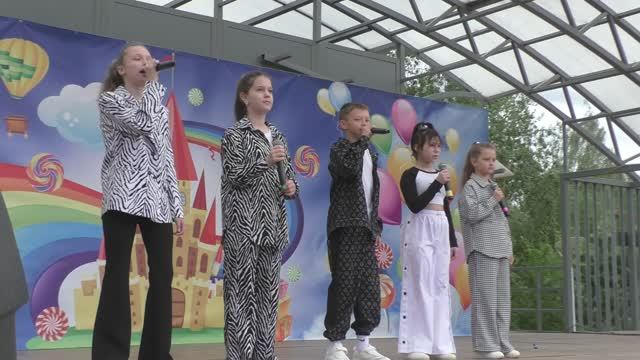 Студия эстрадной песни "Мелодия" (Старшая группа) г. Тихвин