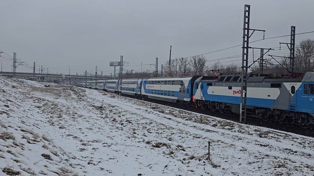 Эп2к-503 "Аврора" с поездом Аврора пролетает Останкино.