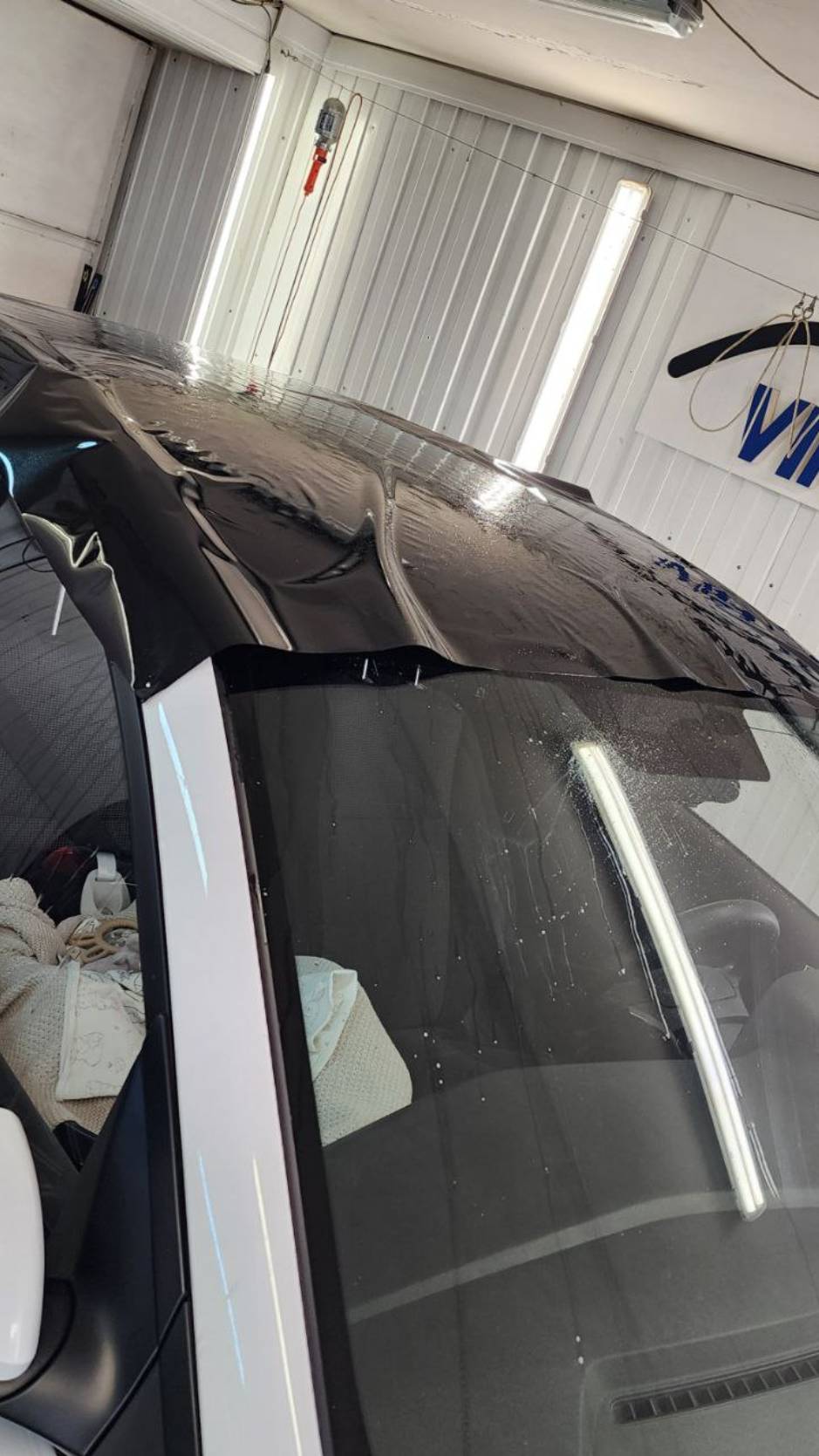 Hyundai Solaris - заклеили крышу и боковые зеркала в чёрный глянец