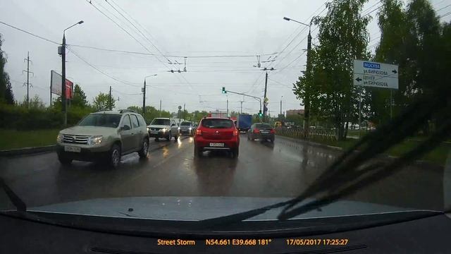 Рязань. 17 мая 2017г. Поворот налево с нарушением знака.