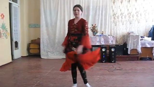 Испанский грациозный танец! Первое выступление в школ