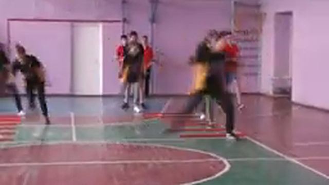 Урок физической культуры в 9 классе 
Преподаватель: Скальская И.А. 
Год проведения: 2017