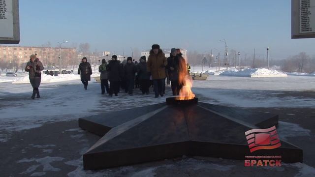 «Это наша Святыня!». Мэр Братска прокомментировал и взял на контроль инцидент у Мемориала Славы
