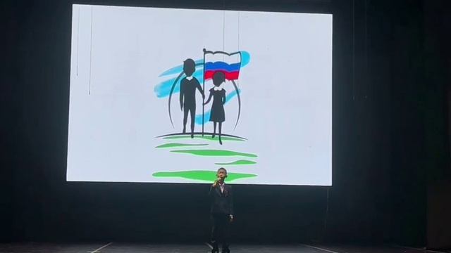 Нагай Николай 8 лел. 
Песня летчик герой.