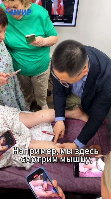 Доктор Ляо Венчен поделился секретами иглоукалывания при боли в колене #рефлексотерапия #медицина
