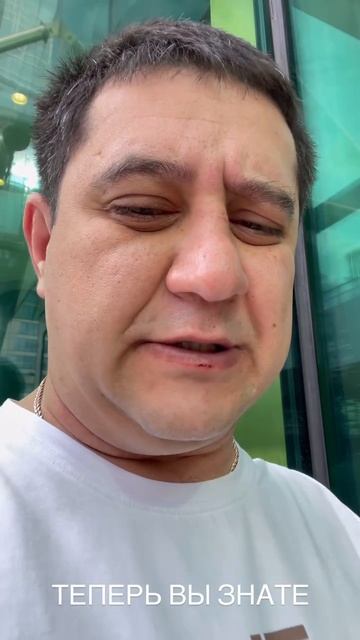 Внедорожник с мигалками и номерами АМР увез человека в Москве