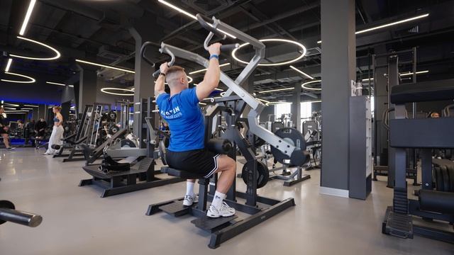 Тренажер D610 Тяга сверху через стороны