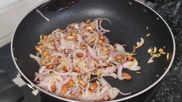 FastRecipies жареный луковый рис с бобами