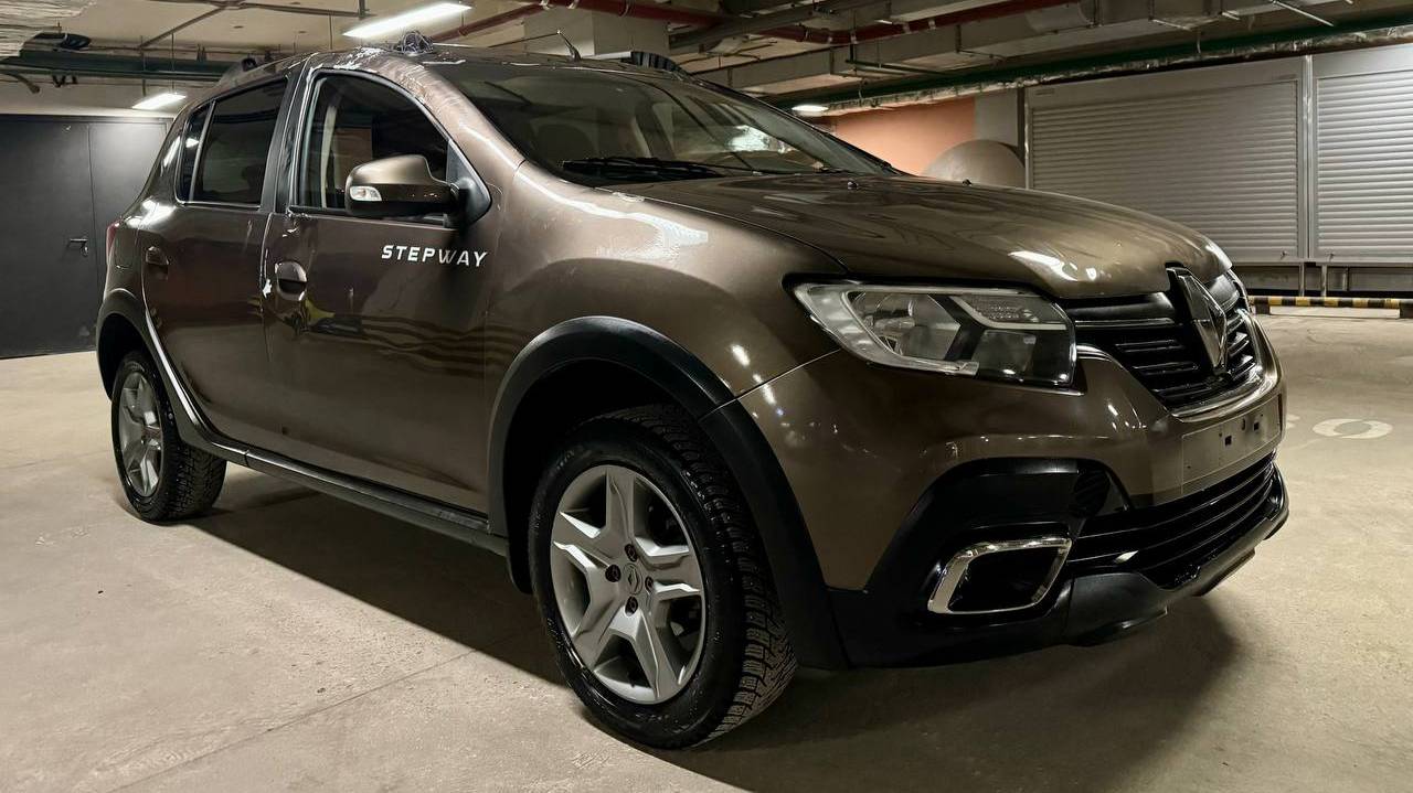 Renault Sandero; 1,6 МT; 2020; Коричневый