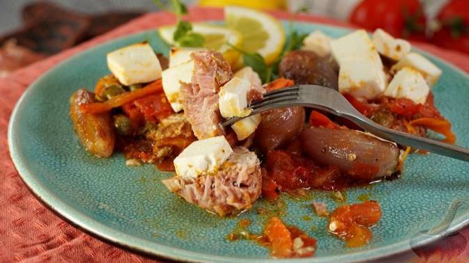 Плаки из тунца. ТУНЕЦ С ОВОЩАМИ, КАПЕРСАМИ И ФЕТОЙ