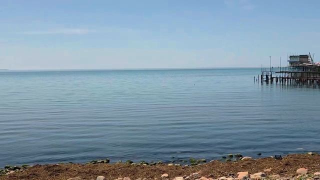 Чёрное море в акватории Сухумской бухты сегодня (4 июня, ЛЕТО-2025)
