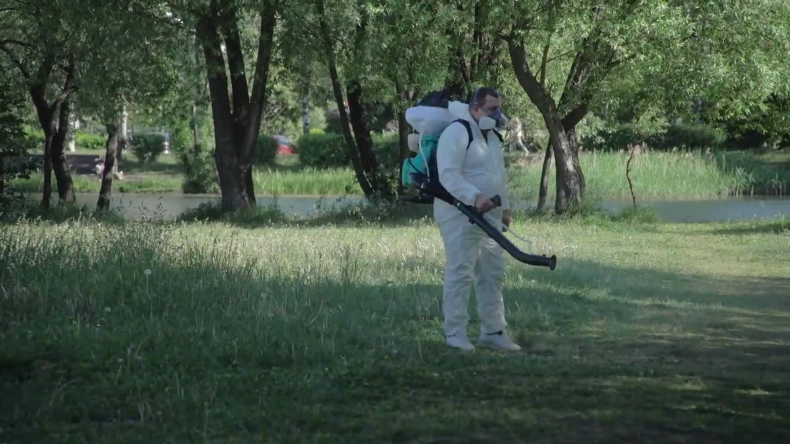 В Реутове провели акарицидную и ларвицидную обработку парков и скверов 04.06.2025