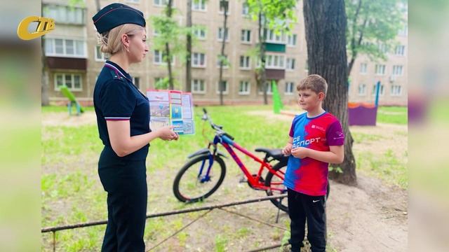 СОТРУДНИКИ ГИБДД ПРОВЕЛИ ПРОФИЛАКТИЧЕСКИЕ БЕСЕДЫ С ДЕТЬМИ ВО ДВОРАХ И НА ДЕТСКИХ ПЛОЩАДКАХ ГОРОДА