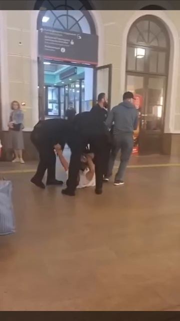 На Ярославском вокзале похитили человека, который кричал и звал на помощь