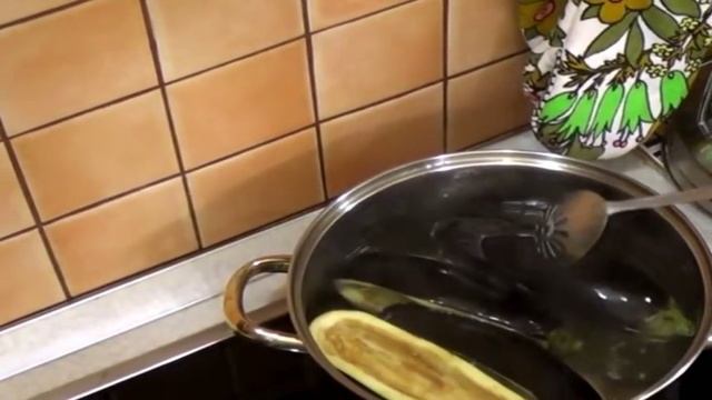 Баклажаны, фаршированные курицей и овощами