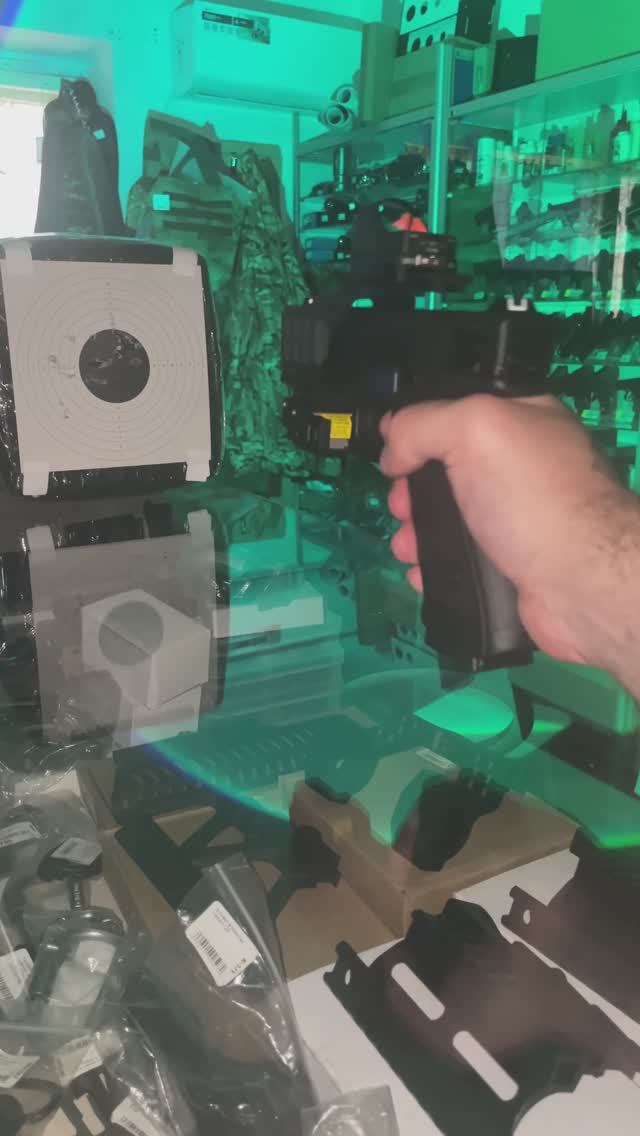 Страйкбольный пистолет WE Glock-18 Gen.4 сменные накладки