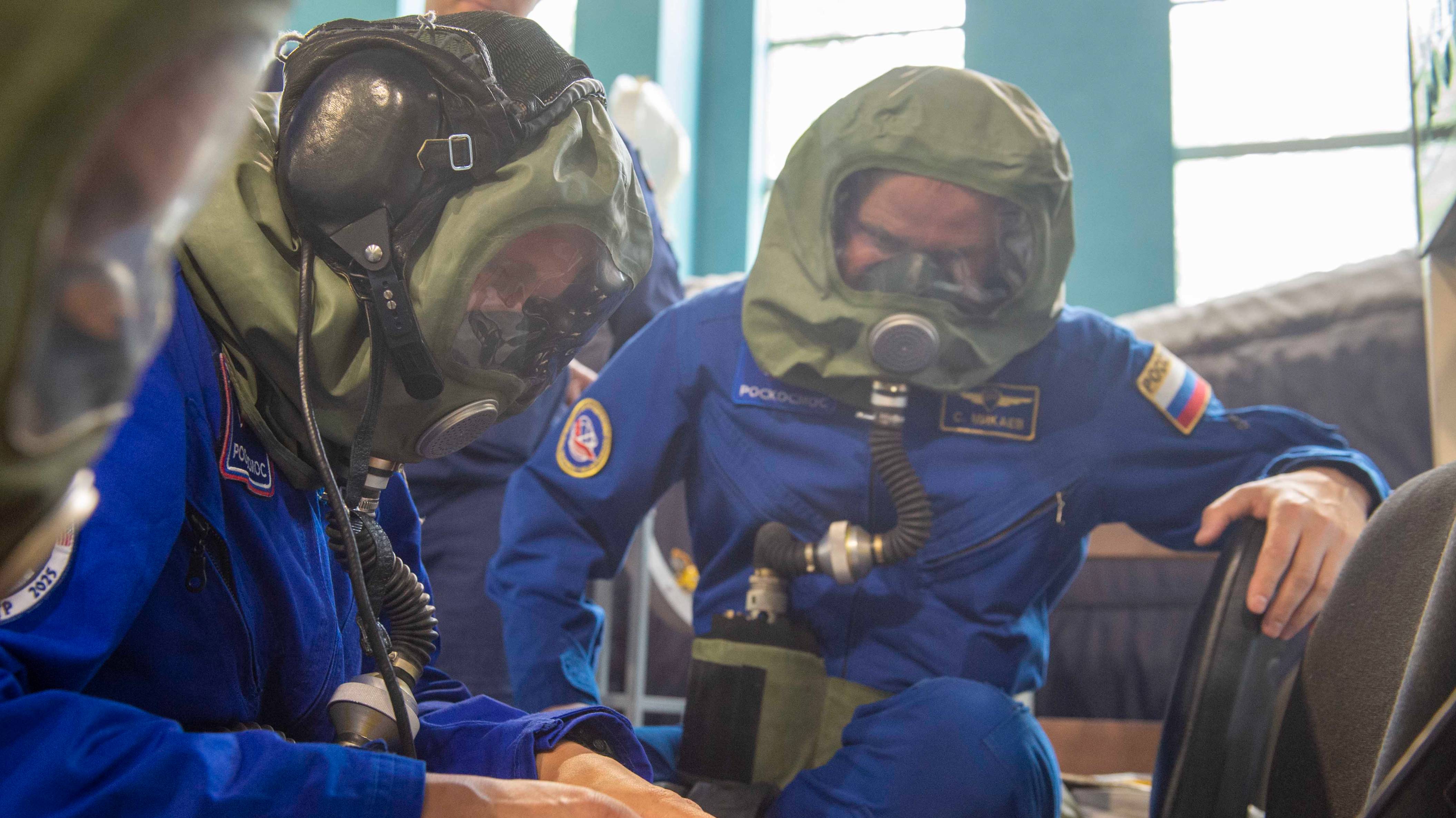У экипажей кораблей «Союз» и Crew Dragon состоялась тренировка по отработке действий в случае аварии
