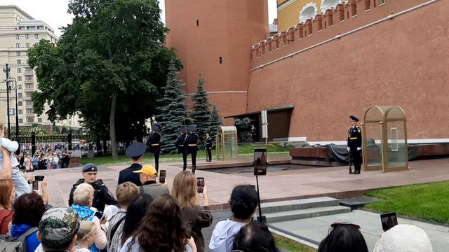 Смена караула у могилы неизвестного солдата. Пост номер один.