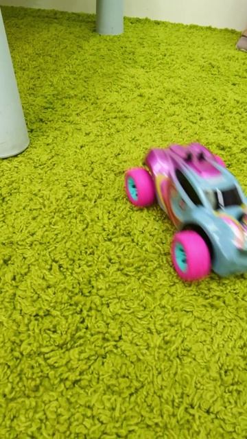 Быстрая, яркая, с зайчиком на корпусе — это машинка Kaya! 🏁🐇 #игрушкидлядевочек #машинкидлядетей