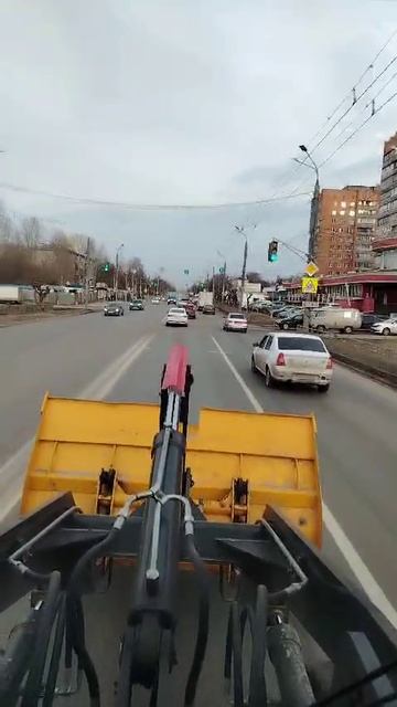 BIZON 932  легко передвигается в общем потоке в Нижнем Новгороде (тел.89182892509)