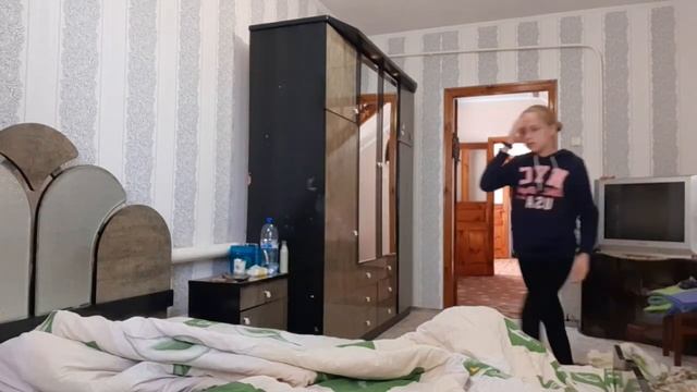 Воспоминания 2020г. Пятница. Уборка. Ездили в центр подстричь бабушку. На улице холодно