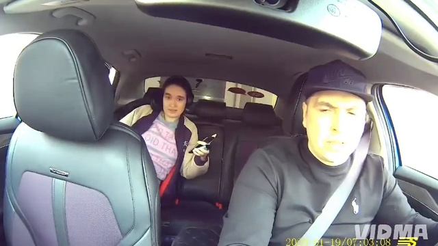 МАЛОЛЕТКА в такси хочет покурить|Смена в такси|Пассажир дал и забрал чаевые|Учит водить таксиста
