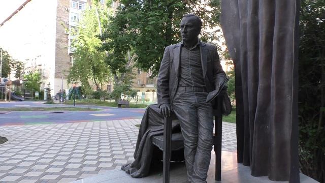 МОСКВА . «Михайловский сад». Памятник народному артисту М. Ульянову. «Мужик был хороший, и орёл»...