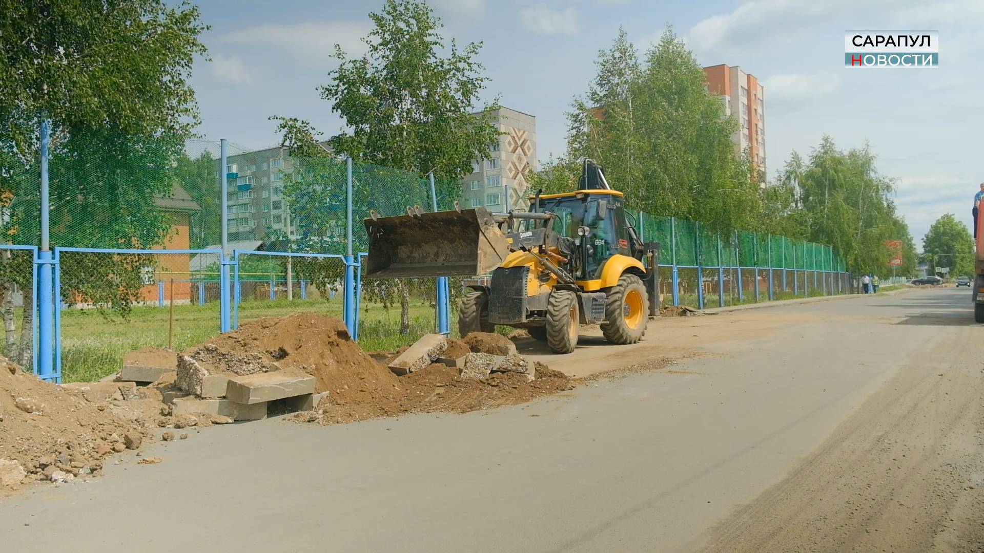 В САРАПУЛЕ ПРОДОЛЖАЕТСЯ РЕМОНТ ДОРОГ ПО НАЦПРОЕКТУ