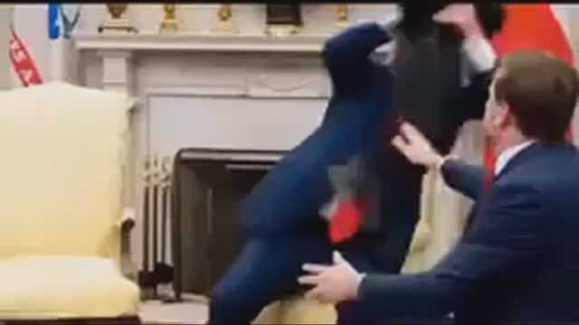 Трамп склоняет Зеленского к новым переговорам с Россией в Стамбуле после атаки на аэродромы РФ