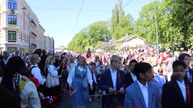 Норвегия Осло 17 мая день Независимости праздничный па