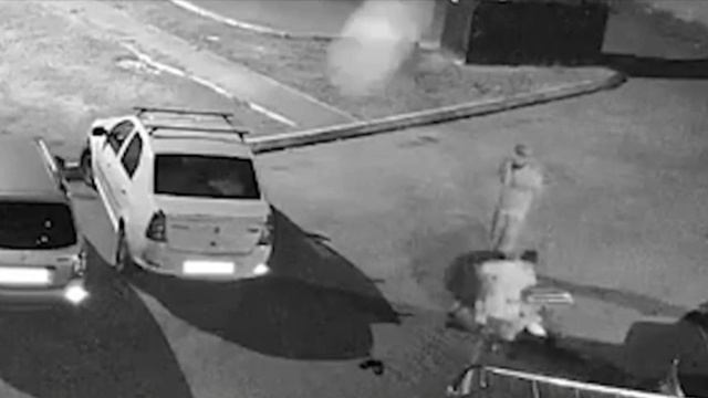В Уфе неадекватные мужчины жестоко избили инвалида и угрожали ему.