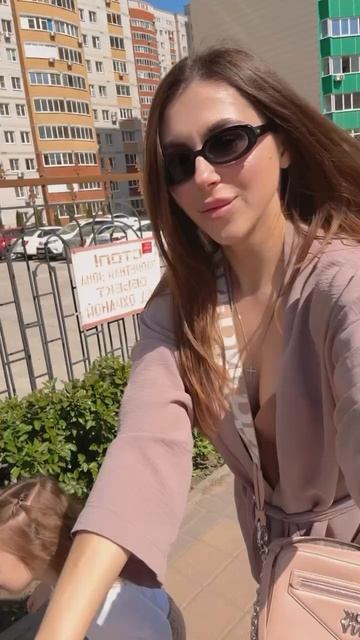 Когда наконец-то выспалась, нарядилась и накрасилась, и пошла на детскую площадку 😜