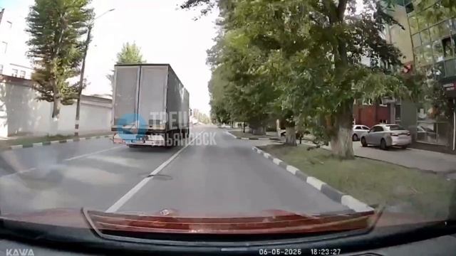 🤔 Фурам встреча не страшна  Одна такая едет по встречке на улице Крымова в сторону 12 сентября  ✌️