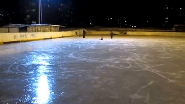 На катке