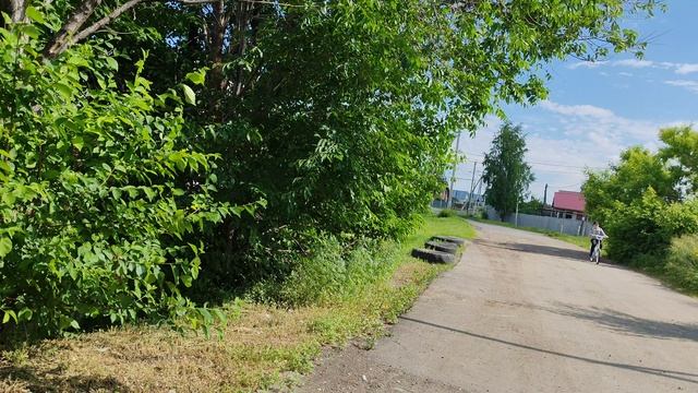 Летняя прогулка по деревне, счастливая и уютная жизнь в деревне, деревенское лето