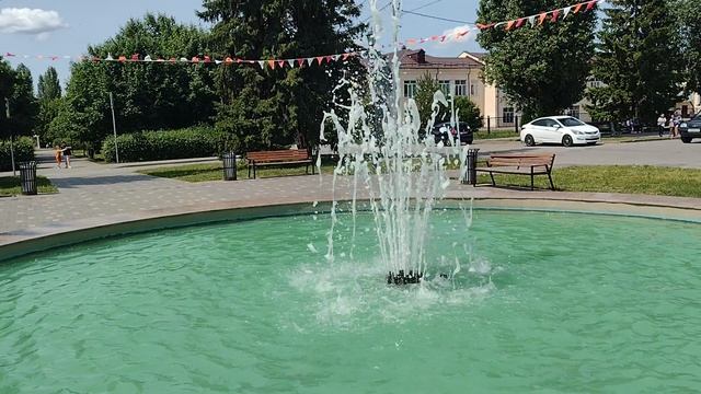 Фонтан у ДК Сокол в Липецке 5 июня 2025