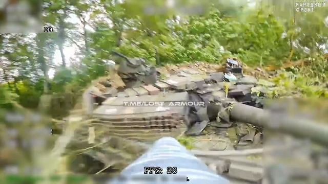 Оператор FPV-дрона КВН выцепил вражеский Т-64БВ на огневой позиции и уничтожил его