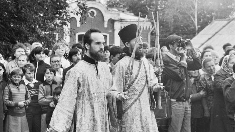 37 лет назад - Русская православная церковь отметила тысячелетие крещения Руси