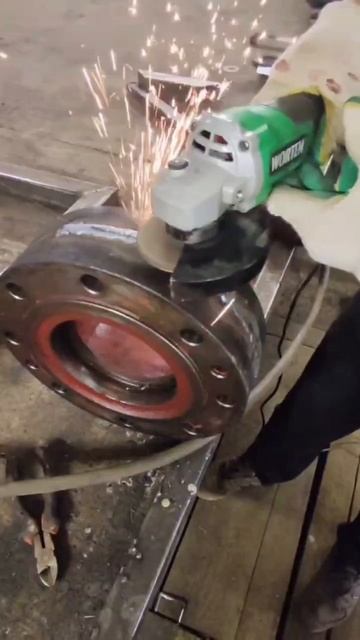 🔧 Реальные люди — реальные инструменты, УШМ в работе