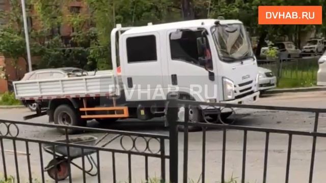 Ремонт дороги в центре города грузовиком вызвал недоумение горожан