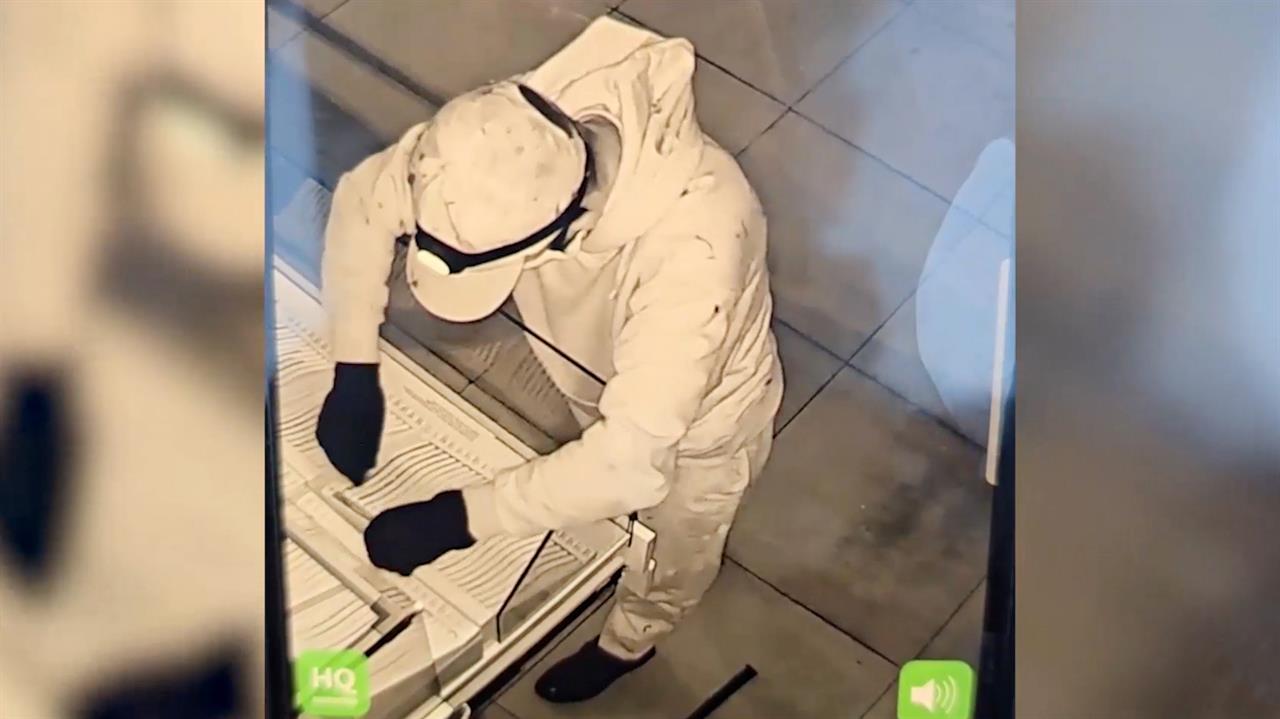Неудачная попытка ограбления ювелирного салона в Анапе попала на видео